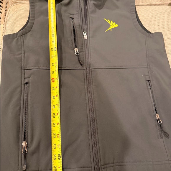 Storm Creek Men’s Gray Vest with Yellow Logo Sz small 
T1 - Picture 11 of 15